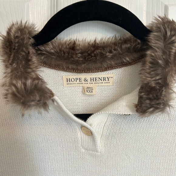 women’s sleeveless shawl - Picture 2 of 3